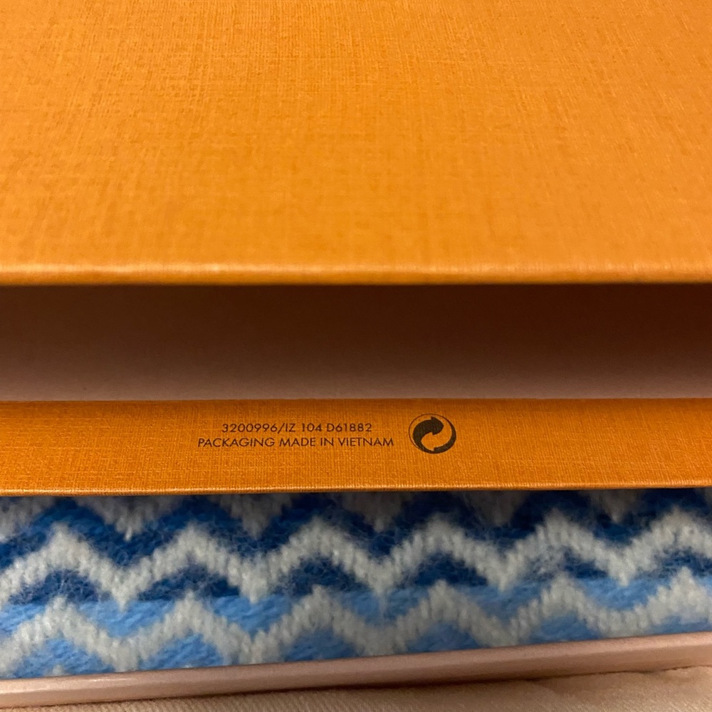 Louis Vuitton Empty Box From A Wallet - image 4